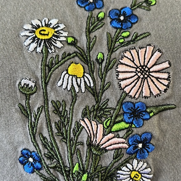 2 crop T-shirt bundle, Cotton On, Large, grey and tan. - Picture 4 of 15